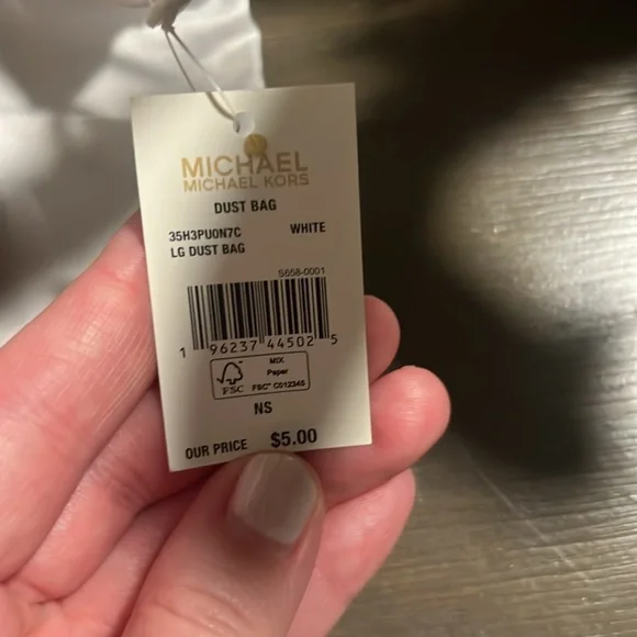 Michael Kors Jet Set Travel Large Tote - Picture 4 of 4